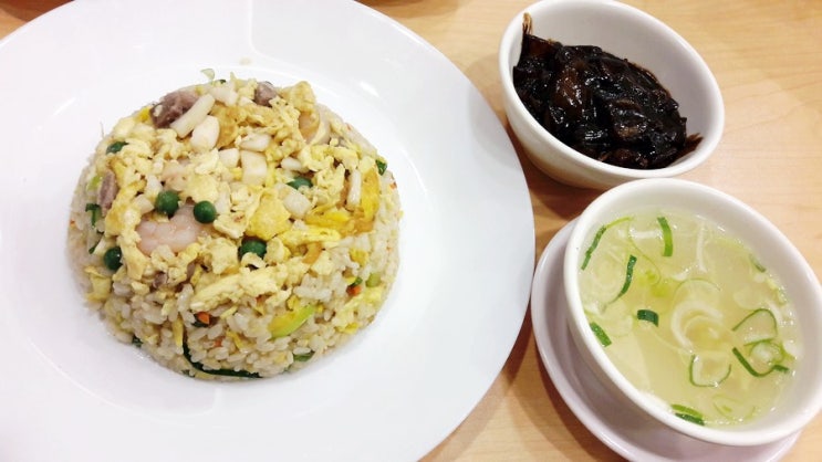 오늘의 런치는 삼선볶음밥 오늘의 런치는 삼선볶음밥