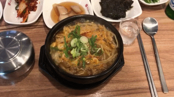  부산 부전시장에 있는 부전수구레국밥에서 수구레국밥과 뼈다귀해장국을 털어봤습니다.