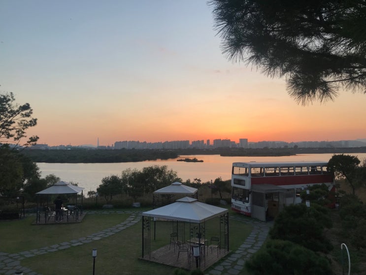  [남양주 팔당댐 드라이브/ 데이트 코스: 동동국수집 육개장 칼국수+육전 존맛 /스타벅스 리버사이드 팔당DT점 /리버뷰카페 플레이트 485] 너, 로맨틱, 성공적