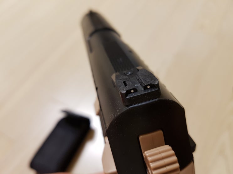 아카데미 LH9 MK2 전동권총 가늠자 작업과 사격 영상