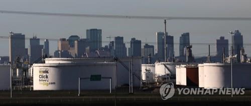국제유가, 북미 새 무역협정에 급등…WTI, 4년만에 75달러 회복 국제유가, 북미 새 무역협정에 급등…WTI, 4년만에 75달러 회복