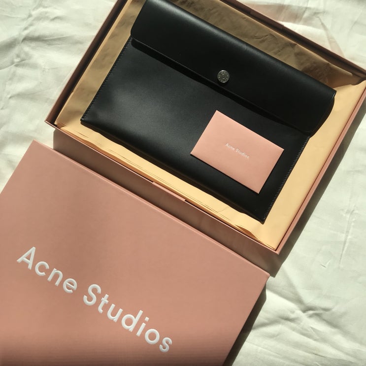  아크네(Acne studio) Larimar 클러치 리뷰 / 아크네스튜디오 / 파우치 / 가방 / clutch / pouch