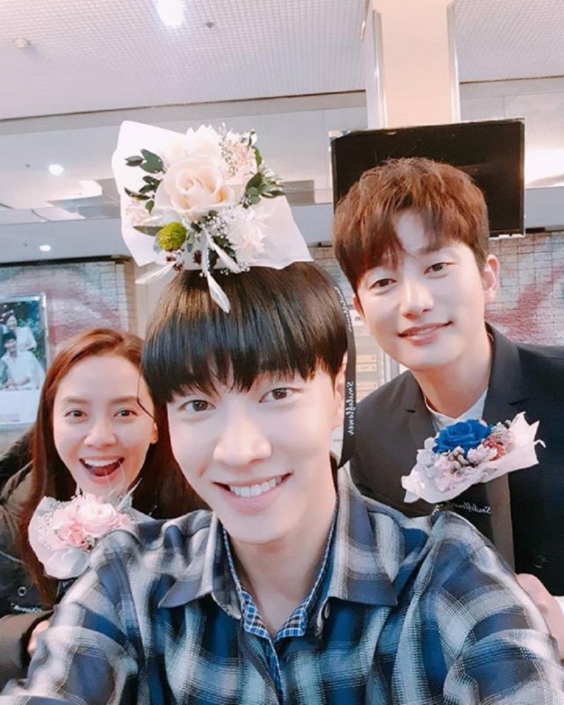 ‘러블리 호러블리’ 이기광, 박시후-송지효와 마지막 촬영 기념샷…‘머리에 꽃을 단 이블....