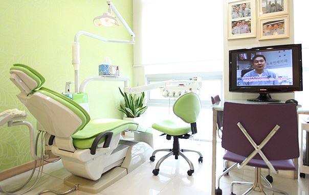 치과의 전문가 치아미백 종류와 효과