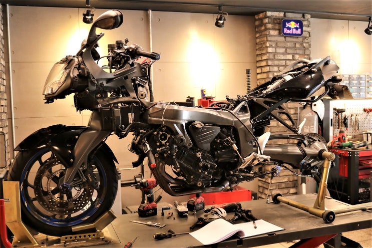  2011년식 BMW K1300S 작업중...