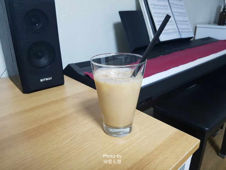 비가 내리는 금요일 집에서 밀크티 비가 내리는 금요일 집에서 밀크티