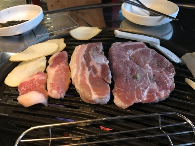  부산 서면 한마음정육식당에서 술 한 잔에 돼지반마리를 털어봤습니다.