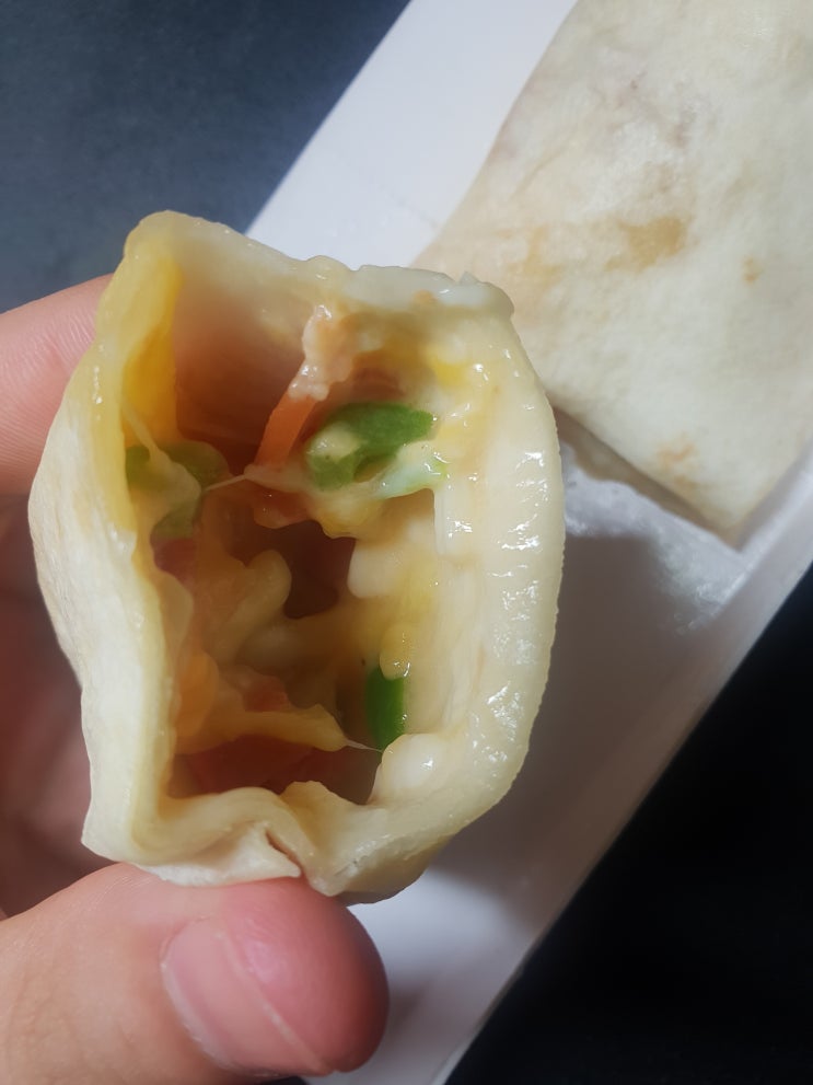  4가지 맛 브리또[콤비네이션, 고구마, 하와이안, 스파이시 치킨]