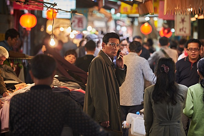  한국 첩보 영화의 새로운 문 중간에 서다 : 영화 <공작>
