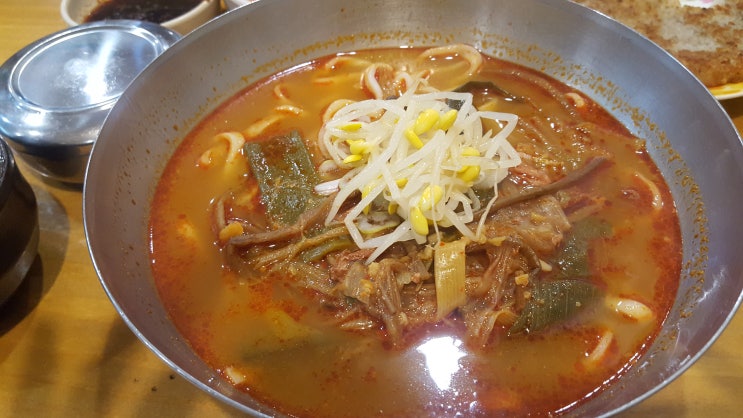  신촌 조선의 육개장 칼국수 