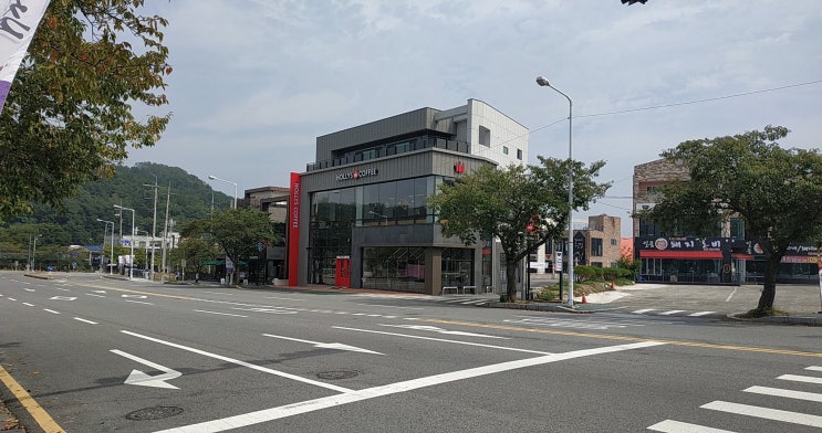  구미 금오산 스타벅스DT, 금오산 저수지