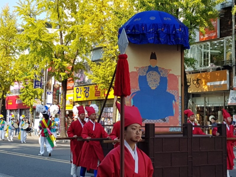 김승수전주시장 태조이성계가 생존해 걸어오는듯 했어요!