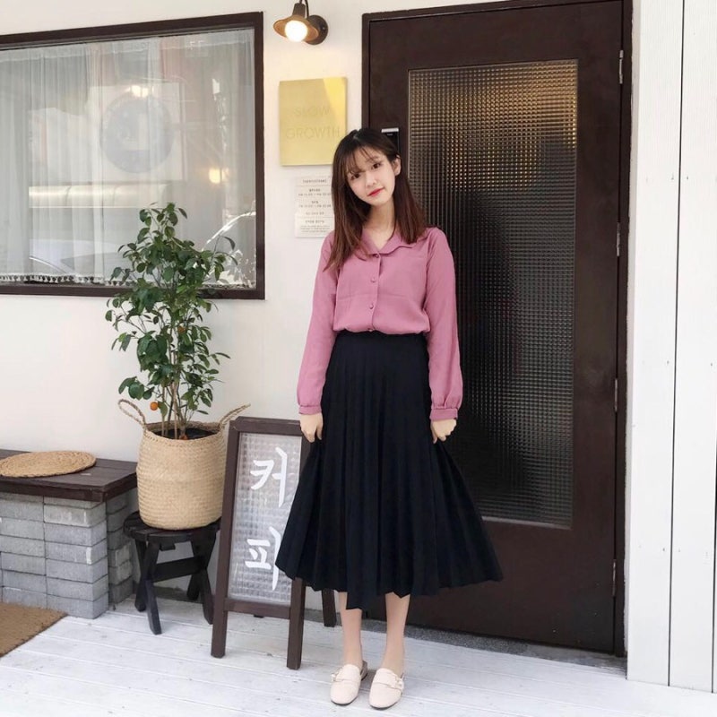 여자 가을 데일리룩 클리지 블라우스 & 검정 롱치마 코디