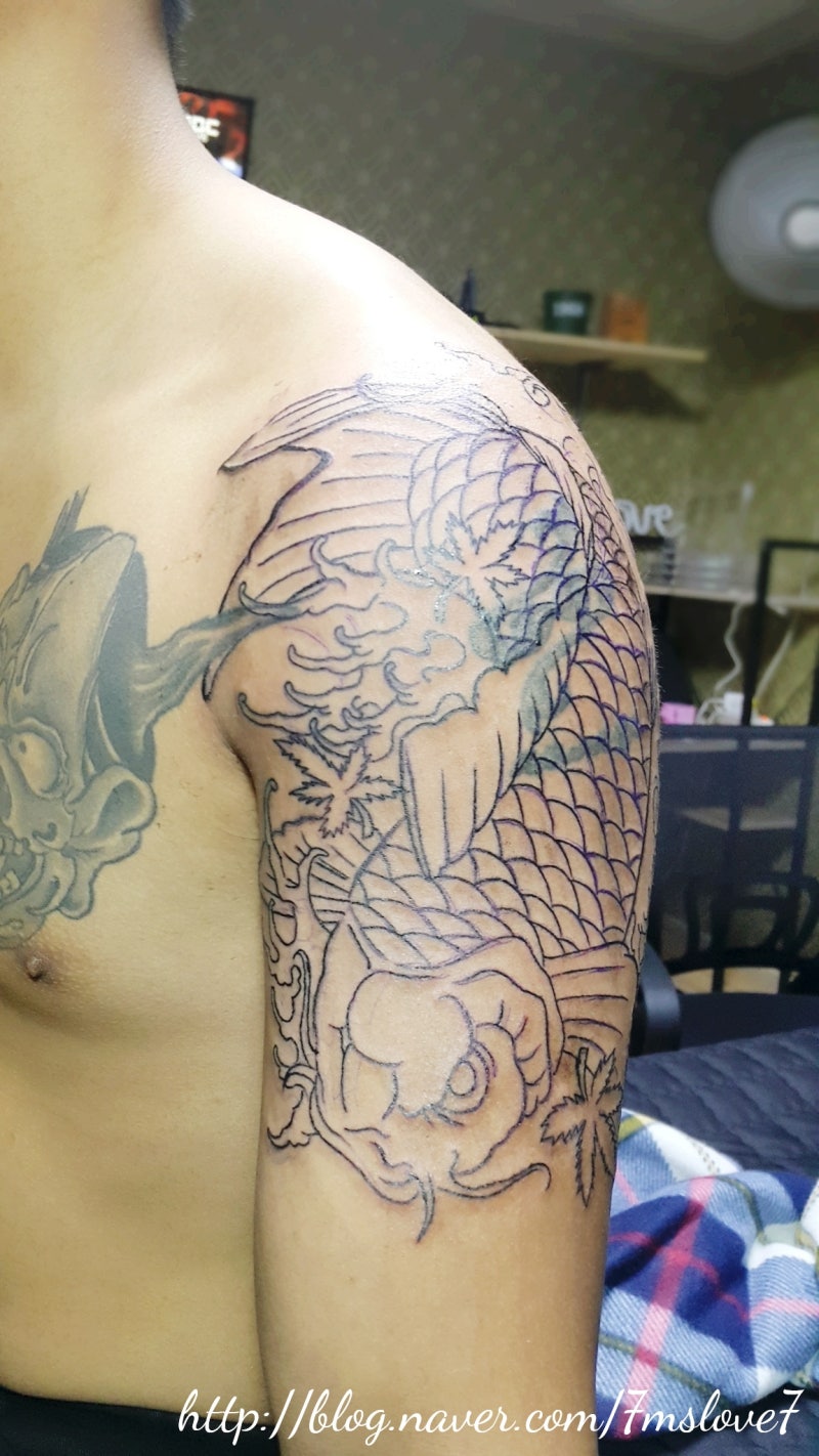 옛 문신 커버업을 위한 '잉어 타투',제주타투, 반팔타투 : 네이버 블로그, image size:800x1422