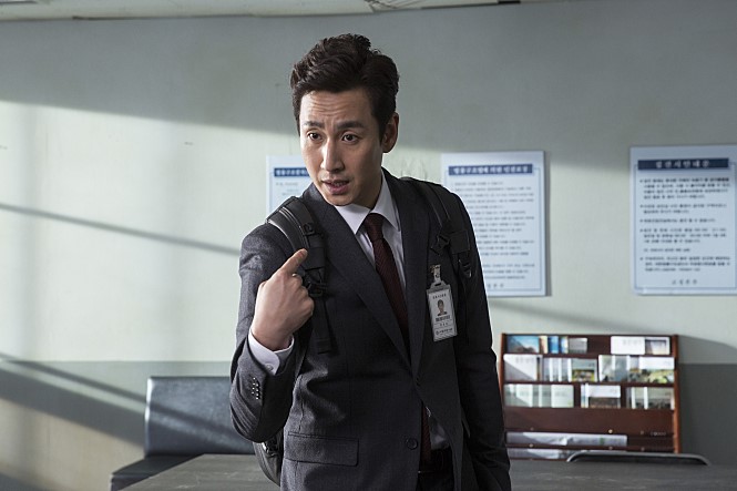  성난 변호사. 성난 것치고는 너무 냉철한데..