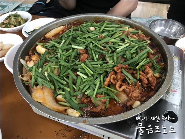  부산진구 가야 공원집에서 점심으로 오리고기를 털어봤습니다.
