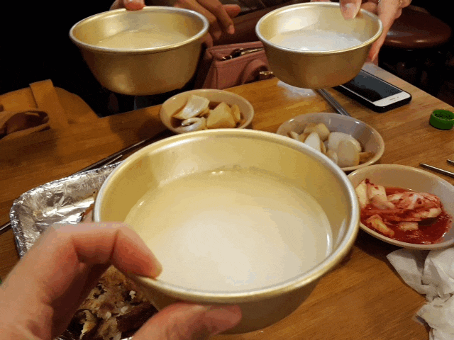 광장시장 마약김밥 잡채 떡볶이 빈대떡 고기완자 식혜 먹방으로 박살낸 세자매의 자매투어 + 꼽사리 남친 광장시장 마약김밥 잡채 떡볶이 빈대떡 고기완자 식혜 먹방으로 박살낸 세자매의 자매투어 + 꼽사리 남친