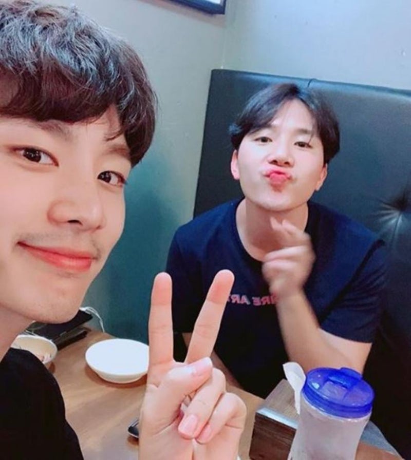 멜로망스 김민석, 동생 김우석과 함께 보낸 귀여운 일상 공개…‘애정 넘치는 형제’