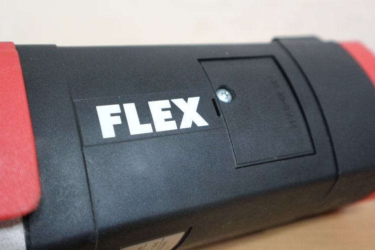 싱글 폴리셔 끝판왕 플렉스 602(Flex LK602vr) 플러그잇 작업으로 보다 자유로워졌다.