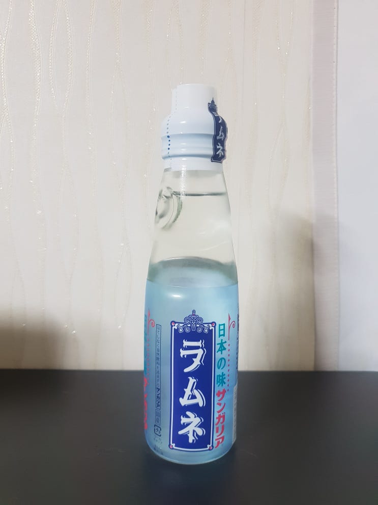  마켓컬리 라무네 사이다 - 일본 대표 사이다 맛과 뚜껑 따기