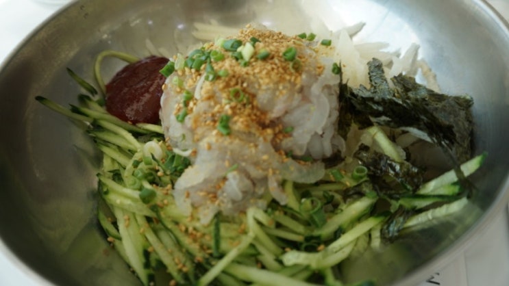  포항 맛집하면 물회 아니겠나! 근데 달인물회야 은지원물회야? 그냥 마라도회식당 갔다.