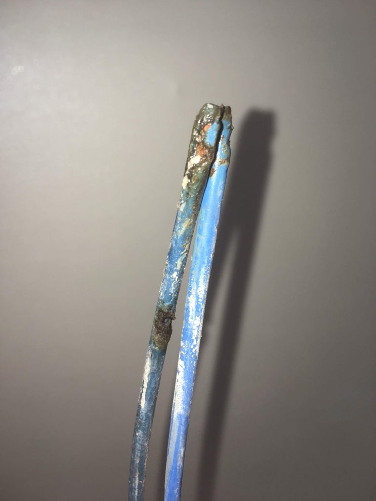  전기 누전으로 전선이 터진 모습