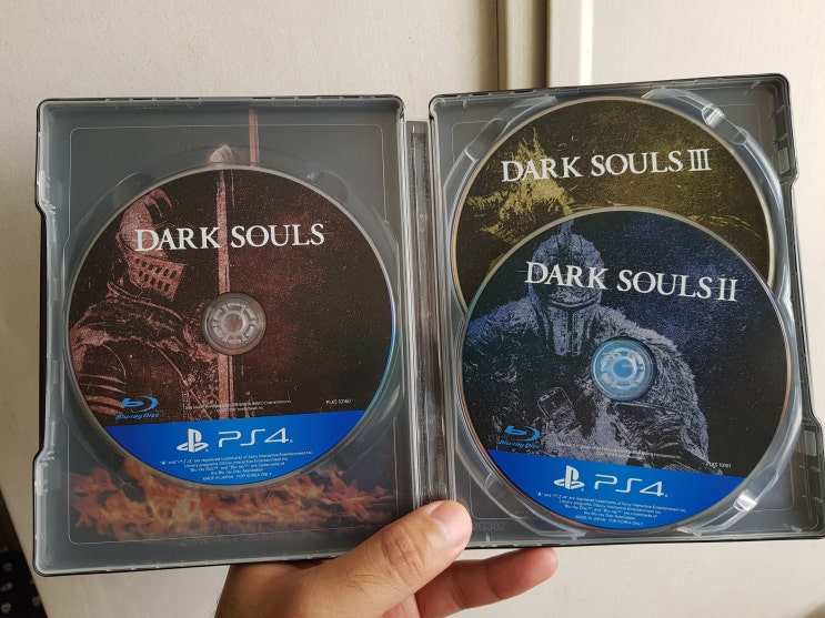 다크소울 트릴로지(Dark Souls Trilogy)판을 구입했습니다.