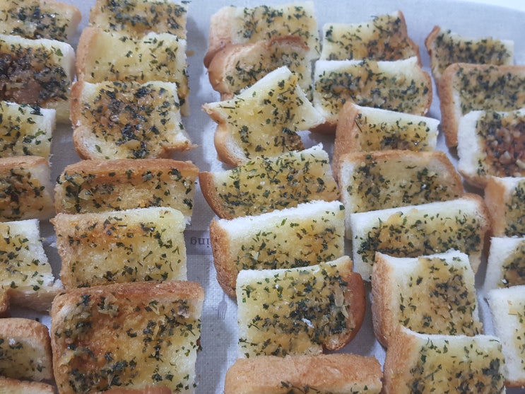  마늘빵...
