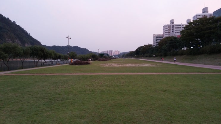  저녁에 바라보는 진주성의 모습