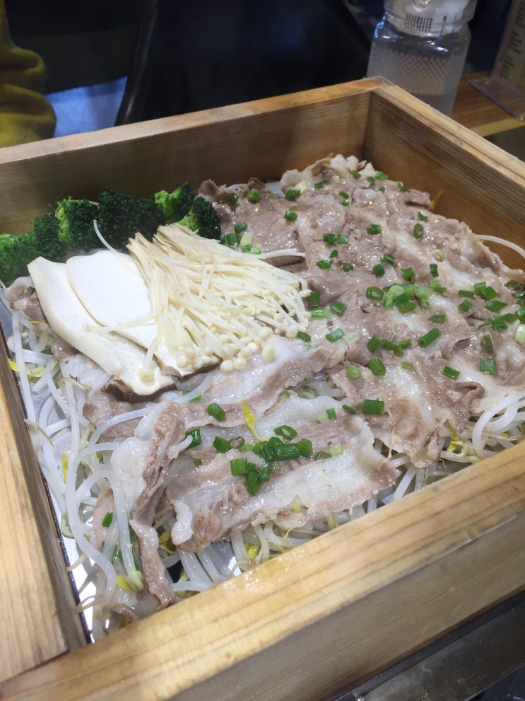  김해고기맛집은 장유 돈토리, 부드러운 편백찜과 새콤한 냉비빔국수 JMT