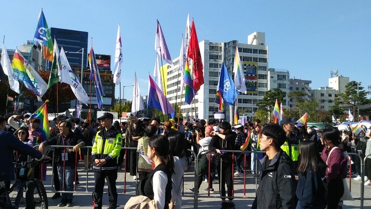 제1회 <b>광주 퀴어문화축제</b> 퍼레이드와 반대 집회~