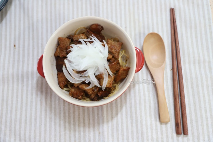  혼밥메뉴 목살스테이크덮밥 자취요리도 건강하게 한돈몰