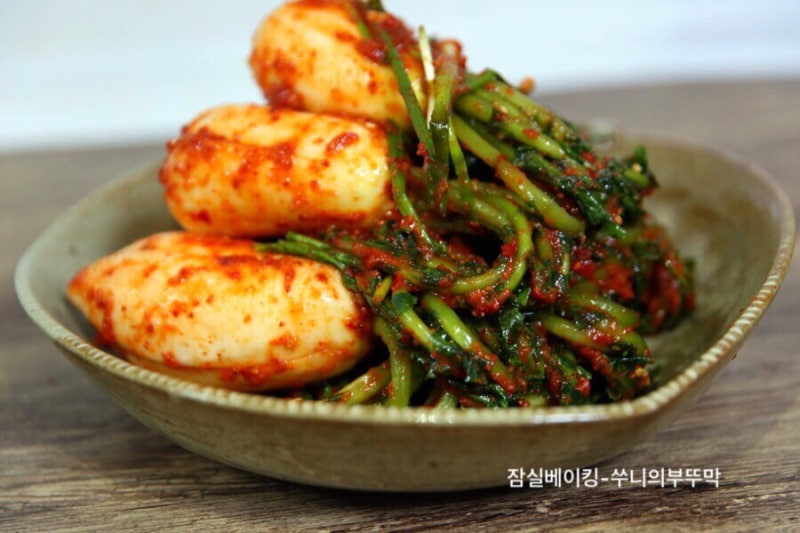 지금이 딱 담을때야~연시를 넣어서 시원하고 맛있는 달랑무 김치 맛있게 담그는법