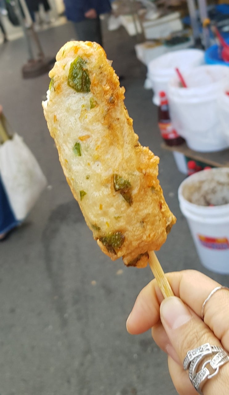  안산 오일장엔 먹거리 볼거리가 있습니다.