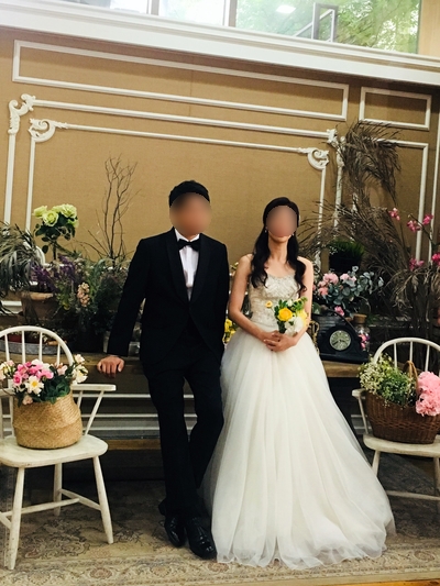  그리다 스튜디오 - 노란벽&꽃테이블 씬