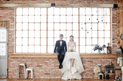  그리다 스튜디오 - 갈색 창틀씬