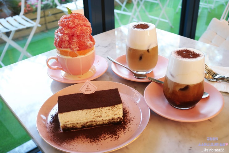 광교카페 매드퀸 : 케이크 커피 분위기 모두 만족스러운곳