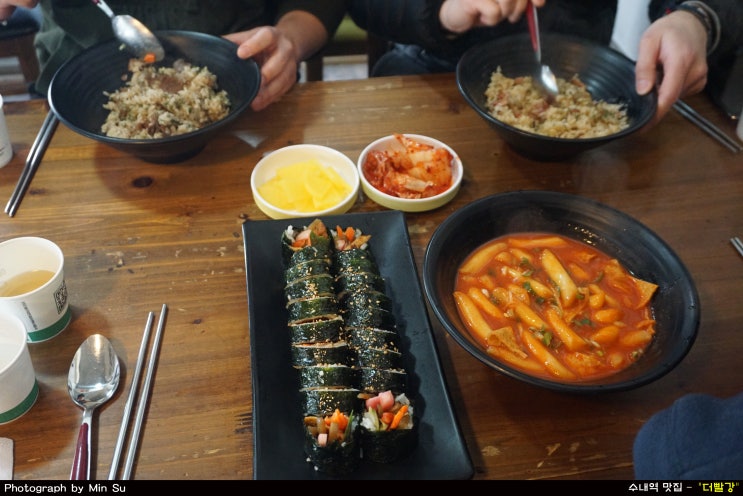 수내역 맛집, 김밥이나 떡볶이 등 분식 혼밥하기 좋은 - 더빨강