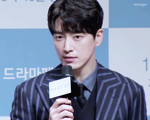  한여름의 추억 제작발표회 이준혁 움짤