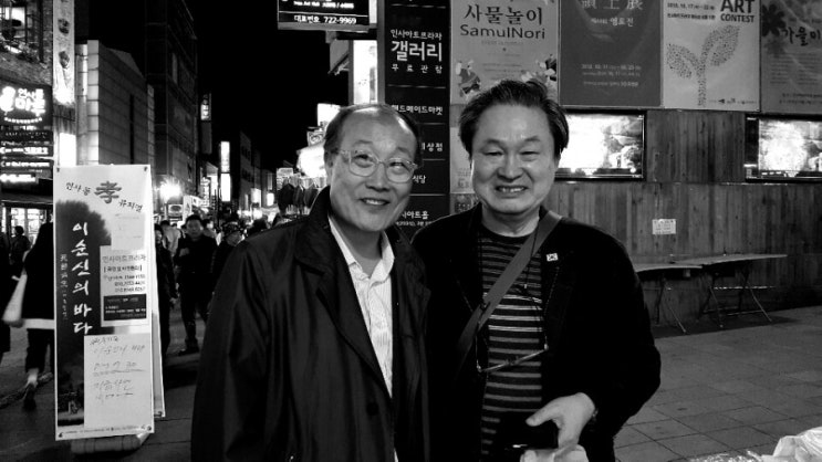 서울 인사동 거리에서 우연히 만난 MBC 김재철 전 사장. 극단 대표로 열심히 애국운동을 하고 있더군요. 기분이 좋았습니다/최석태/ 서울 인사동 거리에서 우연히 만난 MBC 김재철 전 사장. 극단 대표로 열심히 애국운동을 하고 있더군요. 기분이 좋았습니다/최석태/