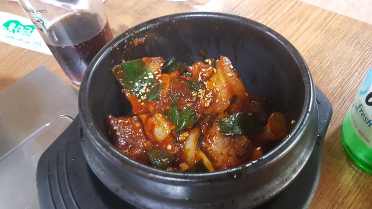  친구 가족과 돼지갈비 냠냠 했습니다.