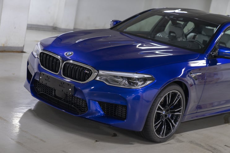  BMW M5, M 시리즈 최초의 4륜 + 마리나 베이 블루(Marina Bay Blue)