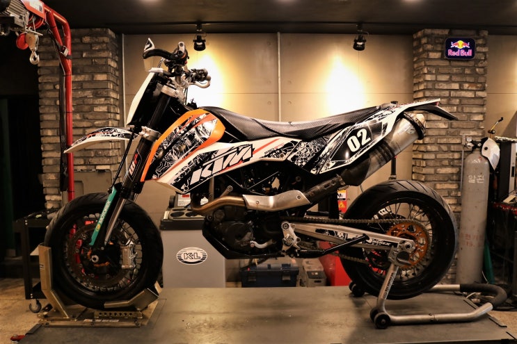  2008년식 KTM 690 SMC 작업완료!
