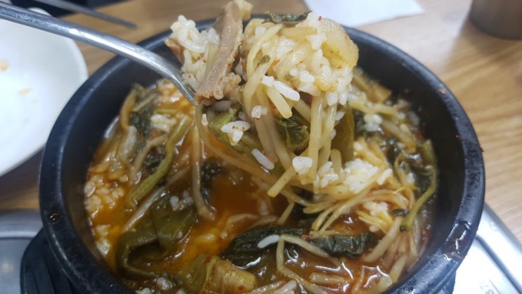  목요일 저녁 문정동 수영강습 받고 집에 가는 길. 우연하게 얻어걸린 소고기국밥 맛집이 알고 보니 메밀 전문점?