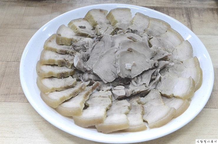 장터돼지국밥 사진 1