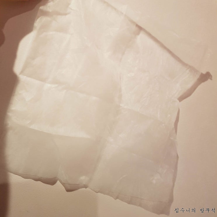  [매일매일 버리기]D+338_유니클로 피팅룸에서 주는 종이..?