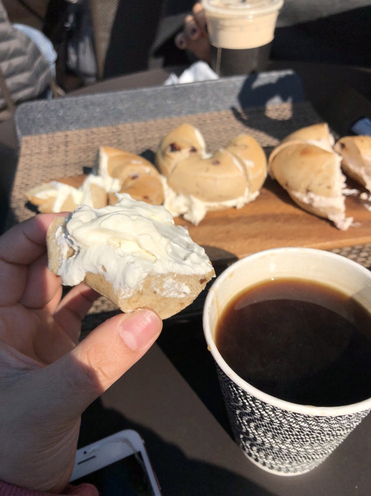  [우면동 카페] 크림치즈 듬뿍 베이글이 맛있는 '카페토다'