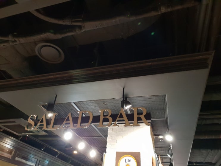  오늘 애슐리 W 따블유 먹었다.