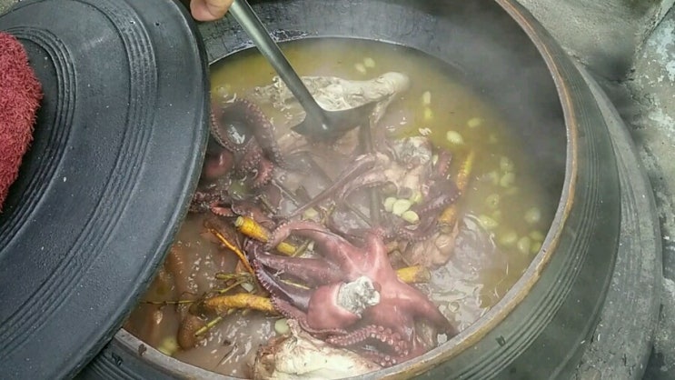 시골 토종닭 가마솥 백숙요리 ,문어백숙,꾸지뽕백숙 시골 토종닭 가마솥 백숙요리 ,문어백숙,꾸지뽕백숙