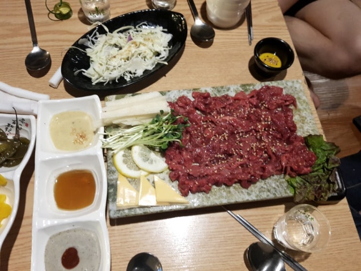  안산 선부동 육회맛집 육회본가 쫄깃쫄깃 하네요